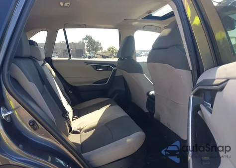 2020 Toyota Rav4 Hybrid Xle z USA, uszkodzony, nr VIN 2T3RWRFV7LW055171